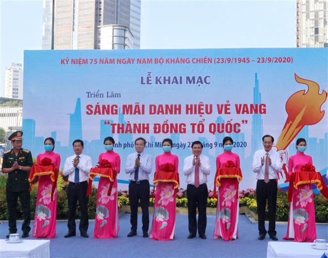 Triển lãm ảnh Sáng mãi danh hiệu vẻ vang Thành đồng Tổ quốc ảnh 2