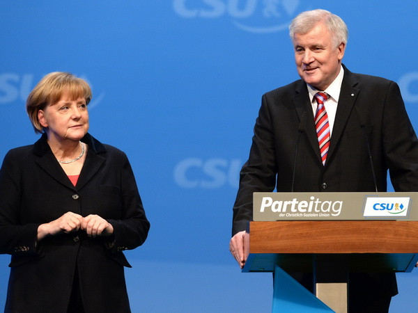 CSU ra tối hậu thư cho Thủ tướng Merkel về vấn đề di cư ảnh 1