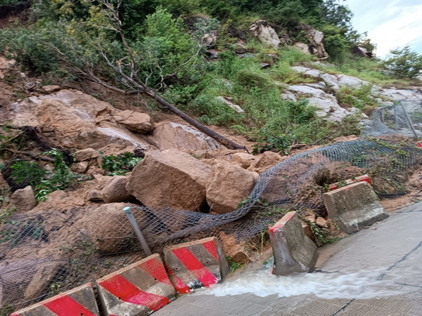 An Giang: Tạm dừng lưu thông lên, xuống Núi Cấm do sạt lở đất, đá ảnh 1