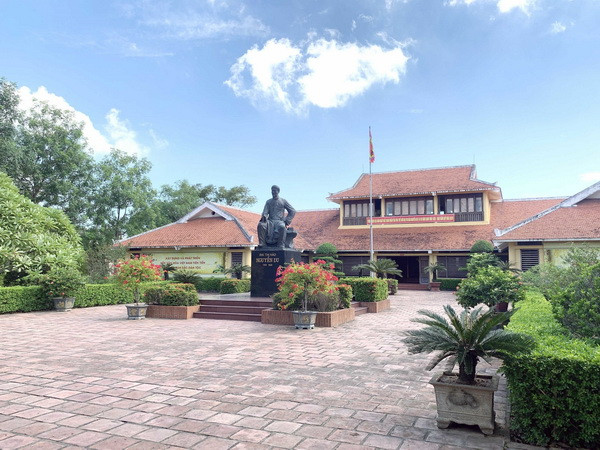 Về thăm nơi lưu giữ cuộc đời, sự nghiệp của Đại thi hào Nguyễn Du ảnh 1