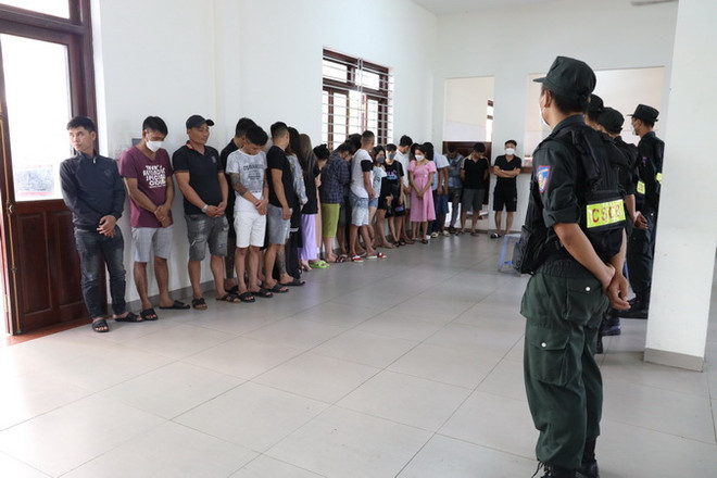 Tây Ninh: Đột kích quán karaoke, 40 người dương tính với ma túy ảnh 1