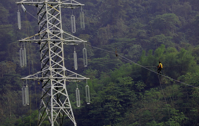 Đóng điện đường dây 220kV Lào Cai-Bảo Thắng, đảm bảo điện cho miền Bắc ảnh 1