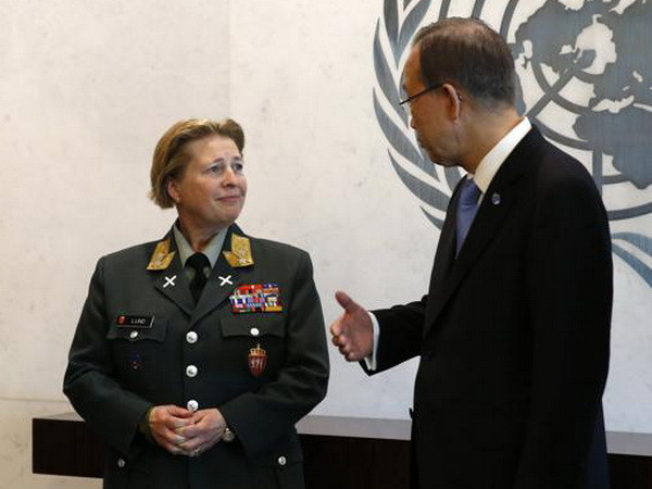 Bà Kristin Lund (trái) -Tân Tư lệnh Lực lượng gìn giữ hòa bình LHQ tại Cyprus tại trụ sở của LHQ ở New York. (UNFICYP). Lực lượng gìn giữ hòa bình LHQ có nữ tư lệnh ảnh 1