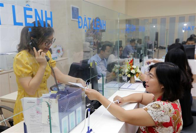 Thanh khoản cao, VN-Index vững vàng trên mốc 990 điểm ảnh 1