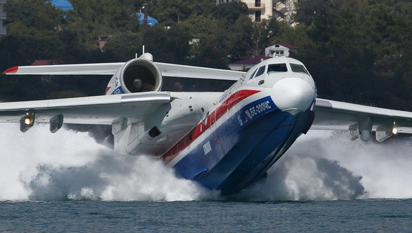 Nga trình làng máy bay lội nước phục vụ công tác chữa cháy ảnh 1