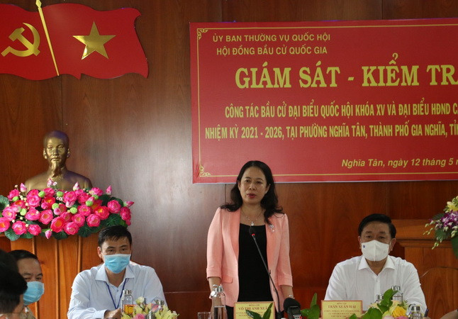 Phó Chủ tịch nước Võ Thị Ánh Xuân kiểm tra công tác bầu cử ở Gia Nghĩa ảnh 1