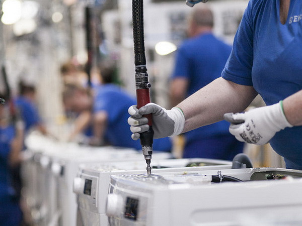 Fitch: Kinh tế Ba Lan năm nay dự kiến tăng trưởng 3% ảnh 1