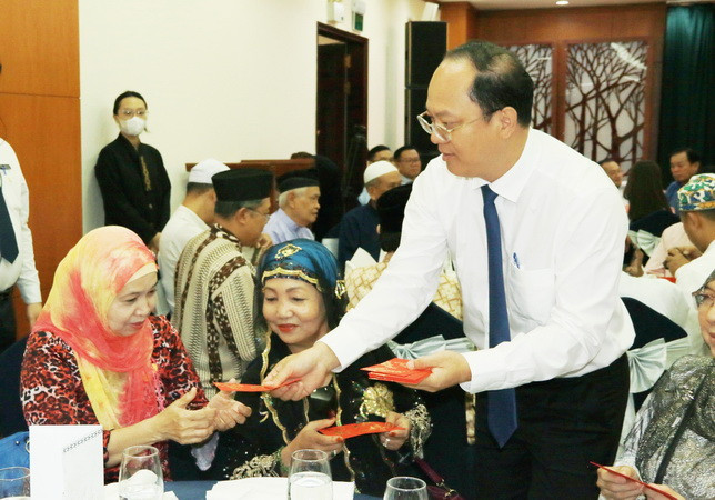 TP.HCM - Thành phố nghĩa tình của đại gia đình các dân tộc Việt Nam ảnh 2