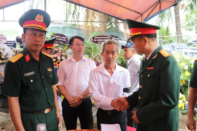 Truy tặng Huân chương Dũng cảm cho Trung tá Trương Hồng Kỳ ảnh 2