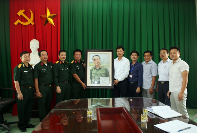 Hội Cựu chiến binh TTXVN dâng hương tại nghĩa trang liệt sỹ Bắc Giang ảnh 4