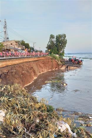 Đoàn công tác Trung ương khảo sát tình hình sạt lở tuyến Quốc lộ 91 ảnh 2
