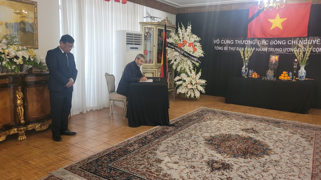 ttxvn_2607_le vieng iran (3).jpg