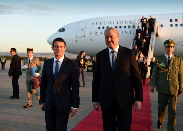 Thủ tướng Pháp công du Algeria giữa căng thẳng "Hồ sơ Panama" ảnh 1