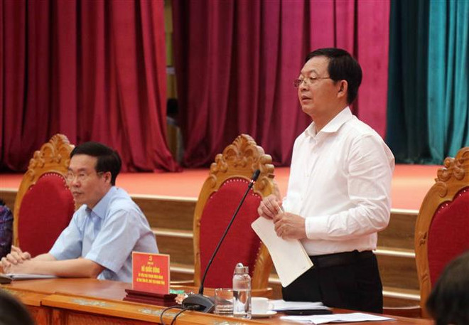 Ông Hồ Quốc Dũng, Bí thư Tỉnh ủy, Chủ tịch Hội đồng nhân dân tỉnh Bình Định phát biểu tại buổi làm việc. (Ảnh: Kha Phạm/TTXVN) Thường trực Ban Bí thư Võ Văn Thưởng làm việc tại tỉnh Bình Định ảnh 2