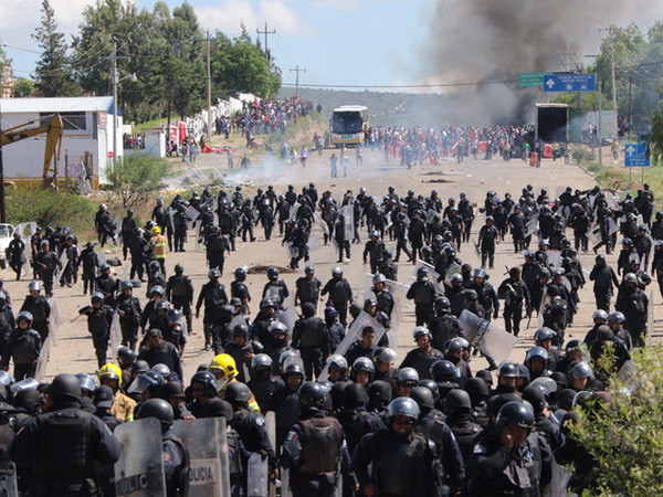 Mexico: Đụng độ giữa giáo viên và cảnh sát, gần 50 người thương vong ảnh 1