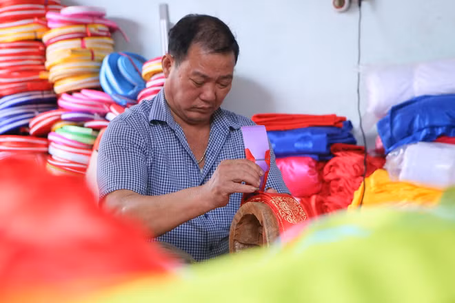 ttxvn-lang-khan-xep-doc-nhat-mien-bac-tat-bat-chuan-bi-tet2-6221.jpg