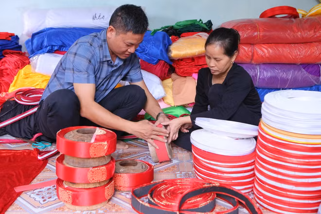 ttxvn-lang-khan-xep-doc-nhat-mien-bac-tat-bat-chuan-bi-tet1-1222.jpg