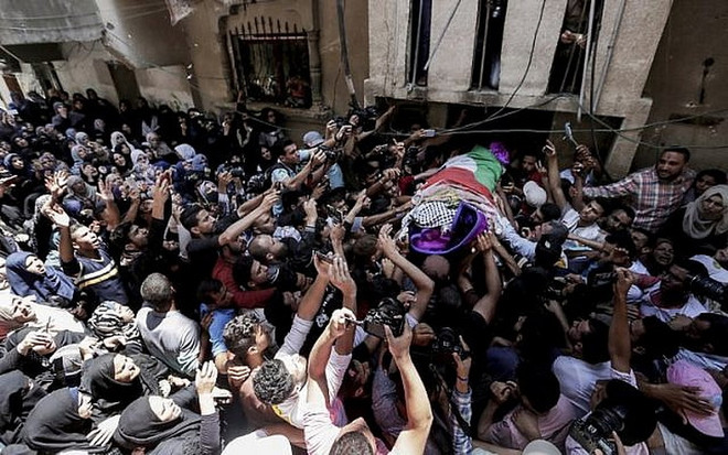 Hàng nghìn người Palestine dự lễ tang nhân viên y tế trúng đạn Israel ảnh 1
