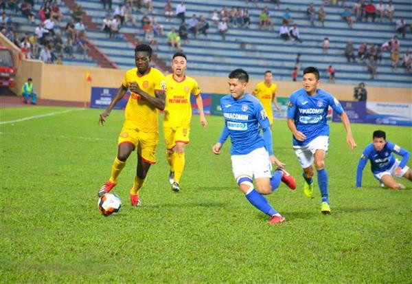 Hạ Quảng Ninh ở phút bù giờ, CLB TP.HCM củng cố ngôi đầu bảng ảnh 1
