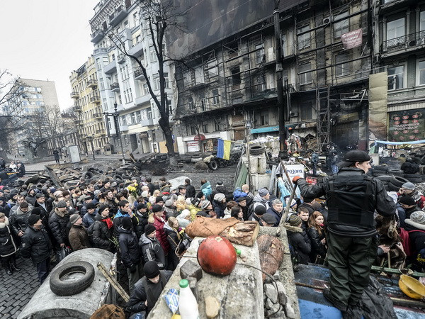 Ukraine cấm đi lại với đối tượng nghi sát hại người biểu tình ảnh 1