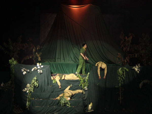 Vở kịch “Chung một chiến hào” thấm đậm tình nghĩa Lào-Việt ảnh 3