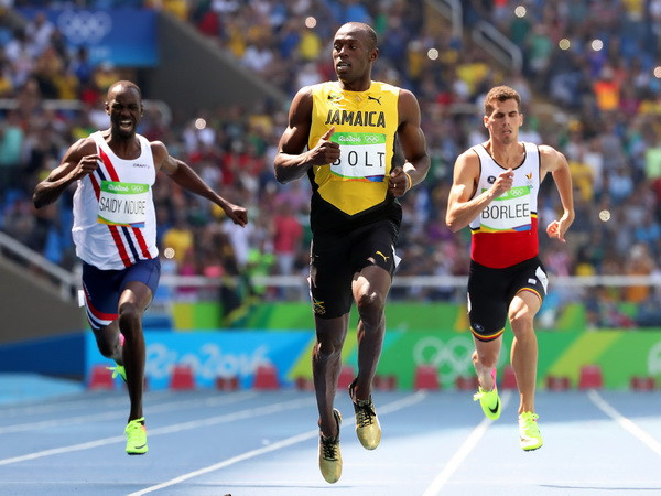 Usain Bolt khẳng định sức mạnh vô đối tại đường chạy 200m ảnh 1