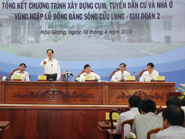 Tiếp thu ý kiến nhân dân để xây dựng nhà ở vùng ngập lũ hiệu quả ảnh 1