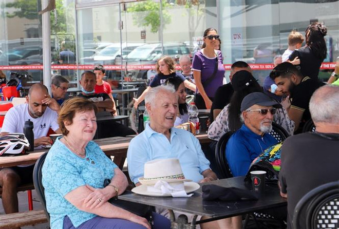 Israel dỡ bỏ quy định đeo khẩu trang trong không gian kín ảnh 1