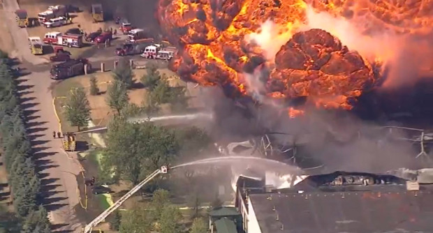 Mỹ: Hỏa hoạn nghiêm trọng tại nhà máy hóa chất, khẩn trương sơ tán dân ảnh 1