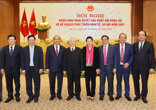 Tổng Bí thư, Chủ tịch nước Nguyễn Phú Trọng, Thủ tướng Chính phủ Nguyễn Xuân Phúc, Chủ tịch Quốc hội Nguyễn Thị Kim Ngân và các đại biểu dự Hội nghị. (Ảnh: Trí Dũng/TTXVN) Phát biểu của Tổng Bí thư ở Hội nghị trực tuyến cuối năm của Chính phủ ảnh 2