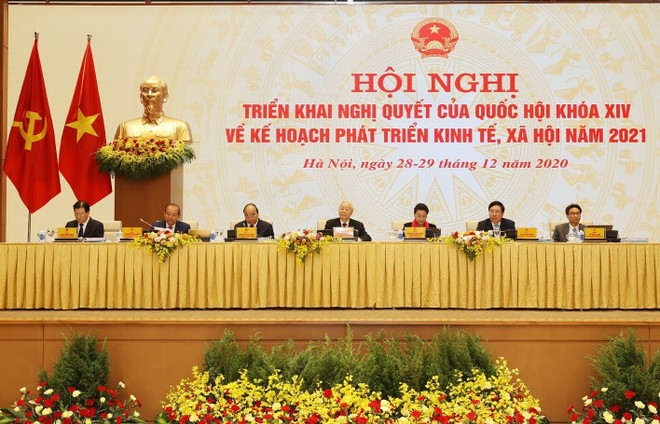 Các đồng chí lãnh đạo Đảng, Nhà nước tham gia Đoàn Chủ tịch Hội nghị. (Ảnh: Trí Dũng/TTXVN) Phát biểu của Tổng Bí thư ở Hội nghị trực tuyến cuối năm của Chính phủ ảnh 1