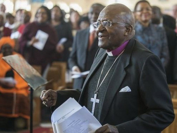 Biểu tượng đấu tranh chống Apartheid Desmond Tutu phải nhập viện ảnh 1