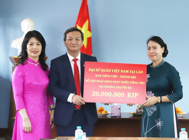 ttxvn_song ngu lao viet.jpg