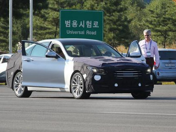 Mẫu Hyundai Genesis đời 2015 mới có giá 38.000 USD ảnh 1