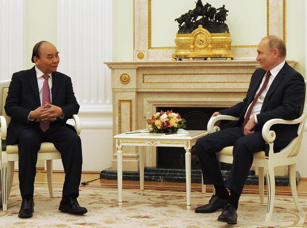 Chủ tịch nước Nguyễn Xuân Phúc hội đàm với Tổng thống Nga Vladimir Putin. (Ảnh: TTXVN) Chủ tịch nước hội đàm và dự chiêu đãi của Tổng thống Nga ảnh 2