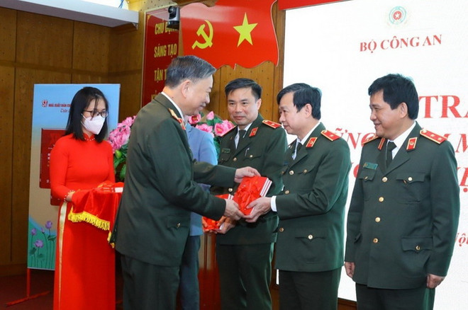 Những điểm mới về an ninh quốc gia qua cuốn sách của Bộ trưởng Công an ảnh 1