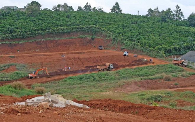 Vẫn "nóng" việc phân lô, bán nền ở Lâm Đồng: Rầm rộ san ủi đất đồi ảnh 1