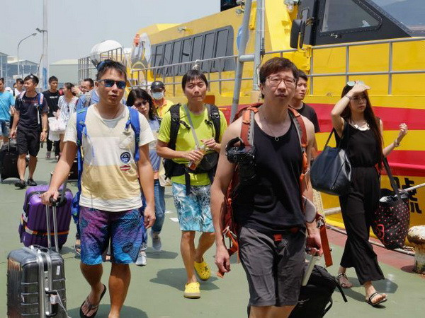 Sơ tán gần 1.800 khách du lịch ở Đài Loan do siêu bão Meranti ảnh 1