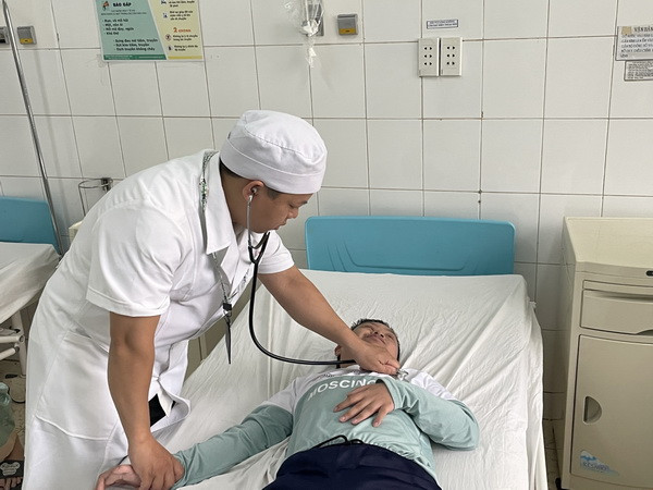 Đồng Nai: Cứu sống bệnh nhi có khối mủ trong não to bằng quả trứng ảnh 1