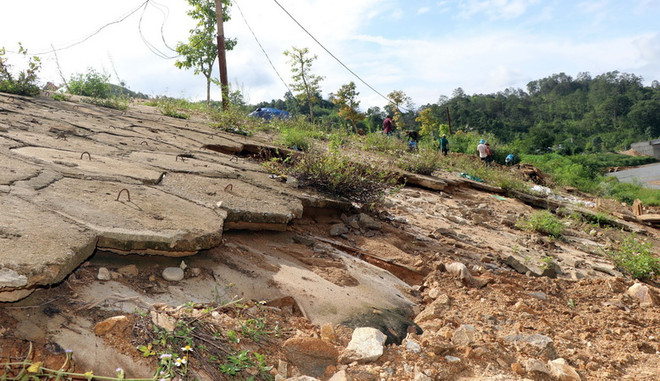 Kon Tum: Kè chống sạt lở chưa nghiệm thu đã bị cuốn trôi một phần ảnh 2