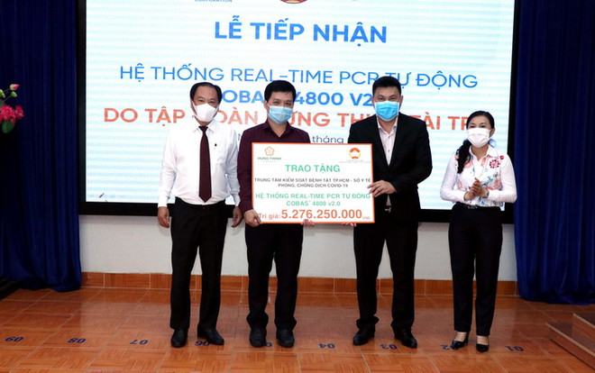 Trao tặng Sở Y tế TP.HCM trang bị thiết bị y tế phòng, chống dịch ảnh 1