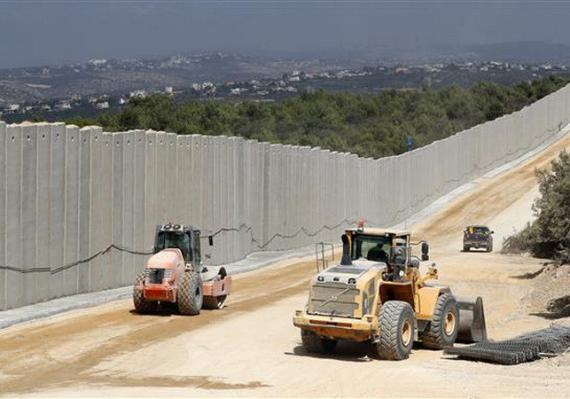 Quân đội Israel xây dựng hàng rào bêtông dọc biên giới với Liban ảnh 1