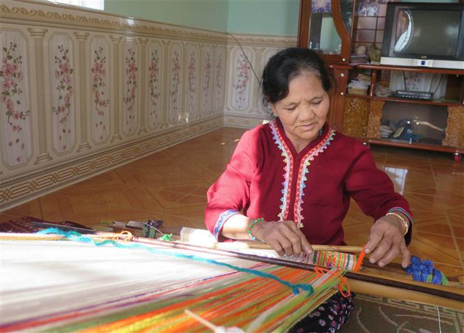 Bảo tồn, phát huy nghề dệt thủ công truyền thống của dân tộc Bahnar ảnh 2