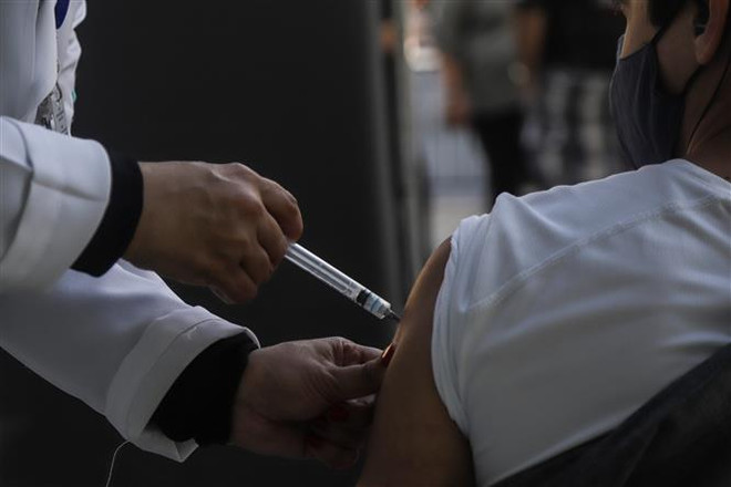 PAHO: Chưa tới 20% dân số Mỹ Latinh được tiêm đầy đủ vaccine ảnh 1