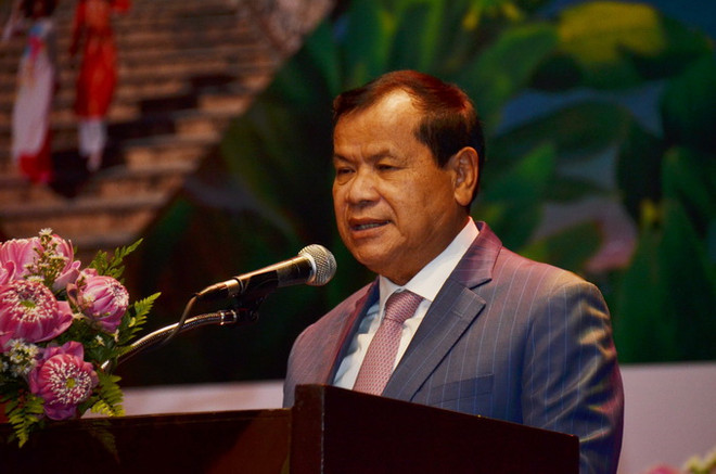Bộ trưởng Bộ Du lịch Thong Khon, thay mặt Chính phủ Vương quốc Campuchia phát biểu tại buổi lễ. (Ảnh: Minh Hưng/TTXVN) Đại sứ quán Việt Nam ở Campuchia tổ chức chiêu đãi nhân Quốc khánh ảnh 2