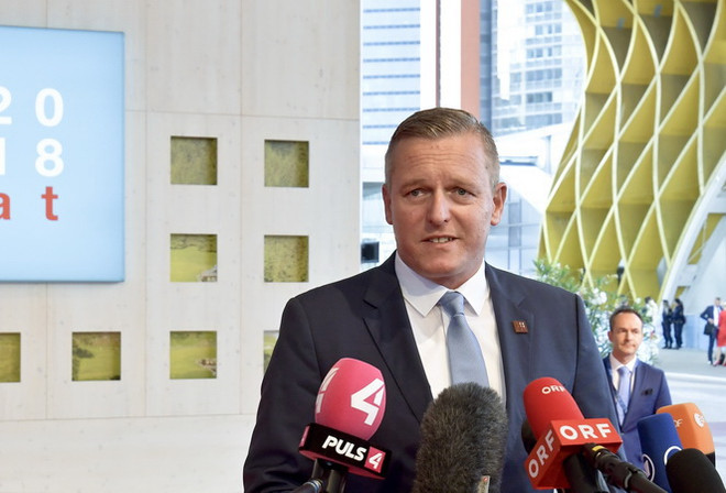 Áo đề xuất huy động quân đội các nước EU ngăn chặn người nhập cư ảnh 1