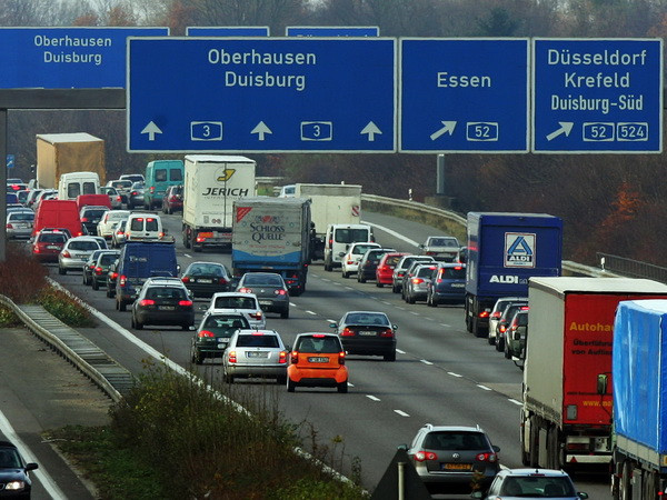 Đức sẽ thu phí xe nước ngoài lưu thông trên đường cao tốc ảnh 1
