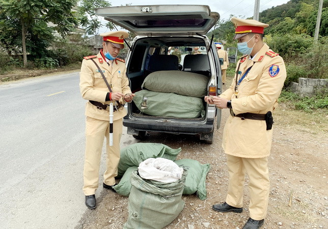 Lạng Sơn liên tiếp bắt nhiều vụ vận chuyển hàng hóa nhập lậu ảnh 2
