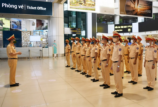 Lực lượng Công an tăng cường hỗ trợ ngăn chặn dịch, đảm bảo an ninh ảnh 1