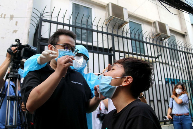 TP.HCM hướng dẫn người dân tự lấy mẫu xét nghiệm COVID-19 tại nhà ảnh 1